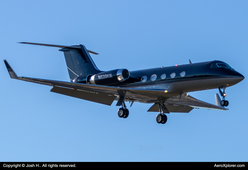Photo of N939KM - PRIVATE Gulfstream III at DAL on AeroXplorer Aviation Database