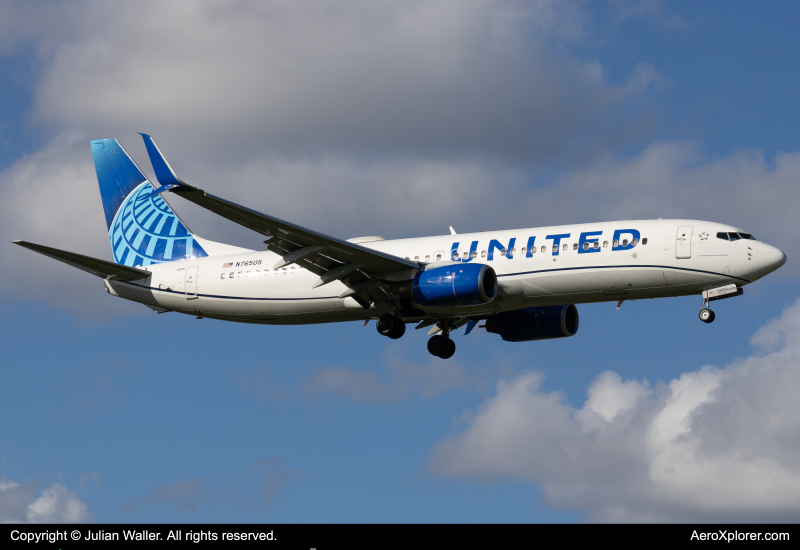 Photo of N76505 - United Airlines Boeing 737-800 at MIA on AeroXplorer Aviation Database