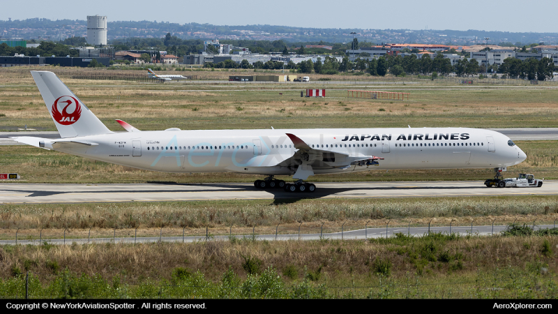 F-WZFM) Japan Airlines Airbus A350-1000 by NewYorkAviationSpotter 