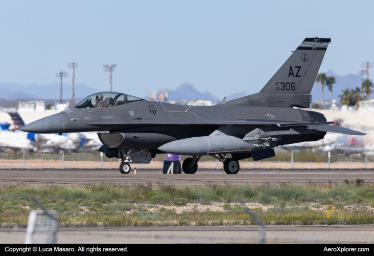Photo of 86-0306 - USAF - United States Air Force General Dynamics F-16 at TUS on AeroXplorer Aviation Database