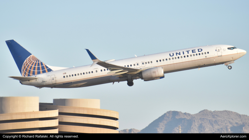 Photo of N68843 - United Airlines Boeing 737-800 at PHX on AeroXplorer Aviation Database