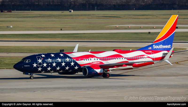 Photo of N500WR - Southwest Airlines Boeing 737-800 at MKE on AeroXplorer Aviation Database