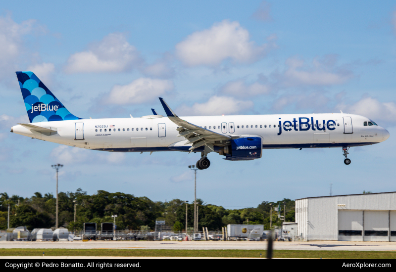 Photo of N2029J - JetBlue Airways Airbus A321NEO at FLL on AeroXplorer Aviation Database