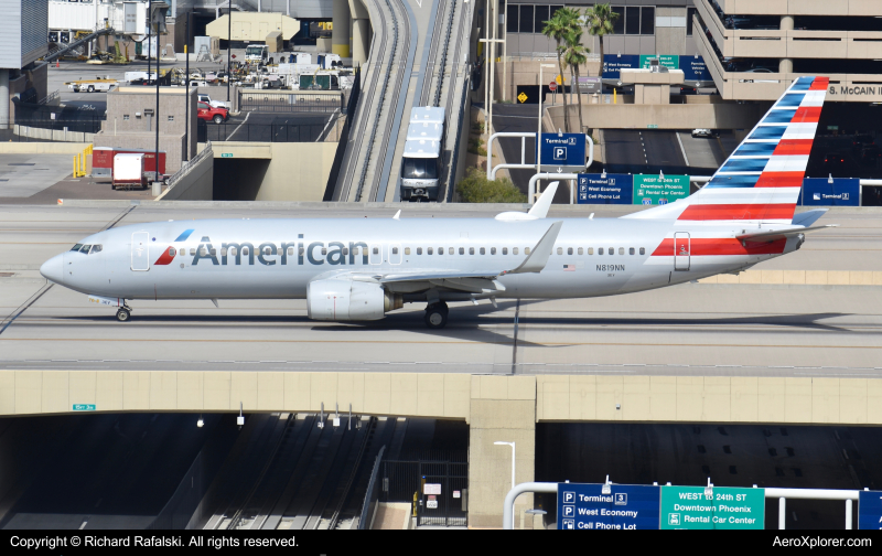 Photo of N819NN - American Airlines Boeing 737-800 at PHX on AeroXplorer Aviation Database