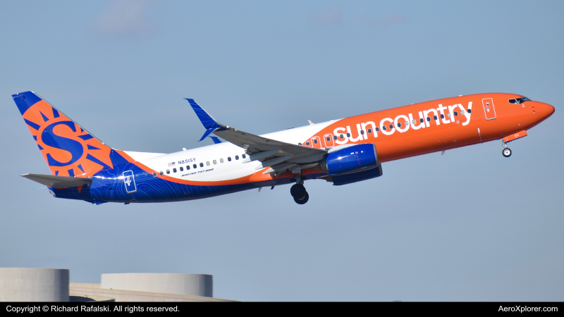 Photo of N851SY - Sun Country Airlines Boeing 737-800 at PHX on AeroXplorer Aviation Database