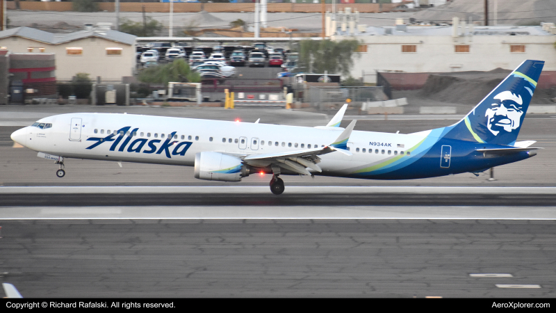 Photo of N934AK - Alaska Airlines Boeing 737 MAX 9 at PHX on AeroXplorer Aviation Database