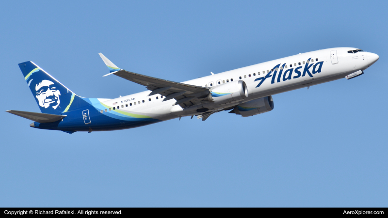 Photo of N935AK - Alaska Airlines Boeing 737 MAX 9 at PHX on AeroXplorer Aviation Database
