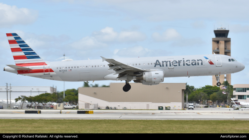 Photo of N172US - American Airlines Airbus A321-200 at FLL on AeroXplorer Aviation Database