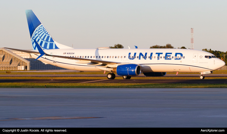 Photo of N35204 - United Airlines Boeing 737-800 at TPA on AeroXplorer Aviation Database