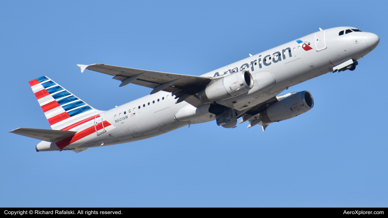 Photo of N601AW - American Airlines Airbus A320 at PHX on AeroXplorer Aviation Database