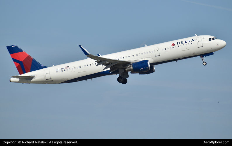 Photo of N122DN - Delta Airlines Airbus A321-200 at FLL on AeroXplorer Aviation Database