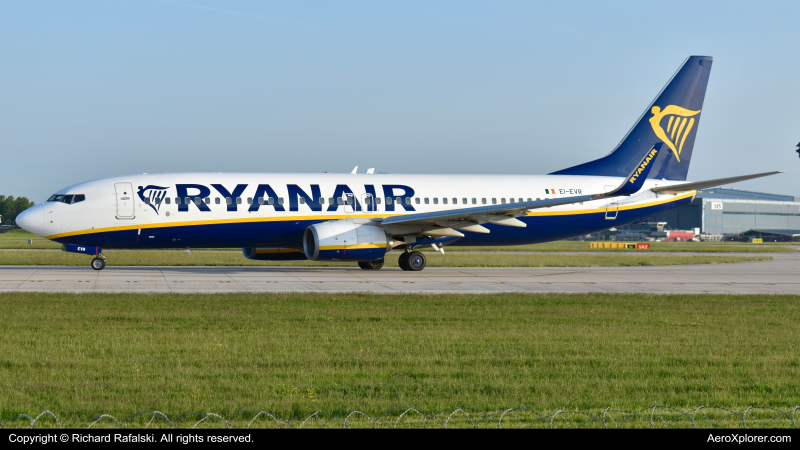 Photo of EI-EVR - Ryanair Boeing 737-800 at MAN on AeroXplorer Aviation Database