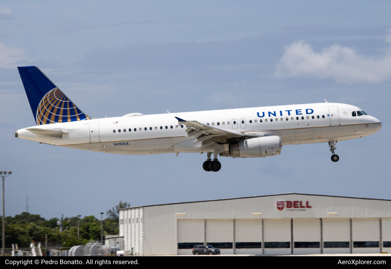 Photo of N493UA - United Airlines Airbus A320 at FLL on AeroXplorer Aviation Database