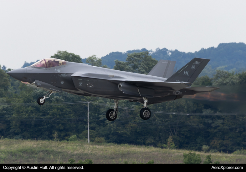 Photo of 20-5609 - USAF - United States Air Force Lockheed Martin F-35 Lightning at LBE on AeroXplorer Aviation Database