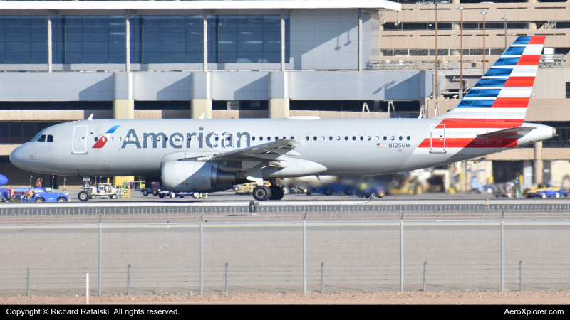 Photo of N125UW - American Airlines Airbus A320 at PHX on AeroXplorer Aviation Database