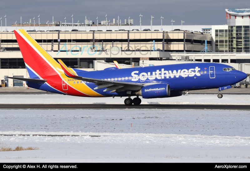 Photo of N432WN - Southwest Airlines Boeing 737-700 at PWM on AeroXplorer Aviation Database