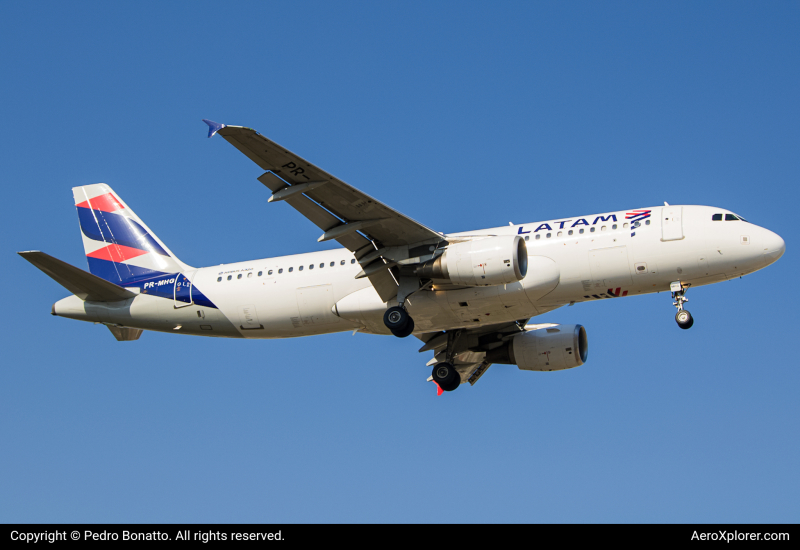 Photo of PR-MHG - LATAM Airbus A320 at CGH on AeroXplorer Aviation Database