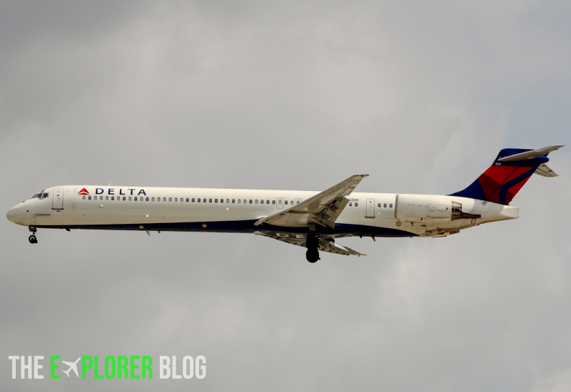 Photo of N926DH - Delta Airlines McDonnell Douglas MD90 at IAH on AeroXplorer Aviation Database
