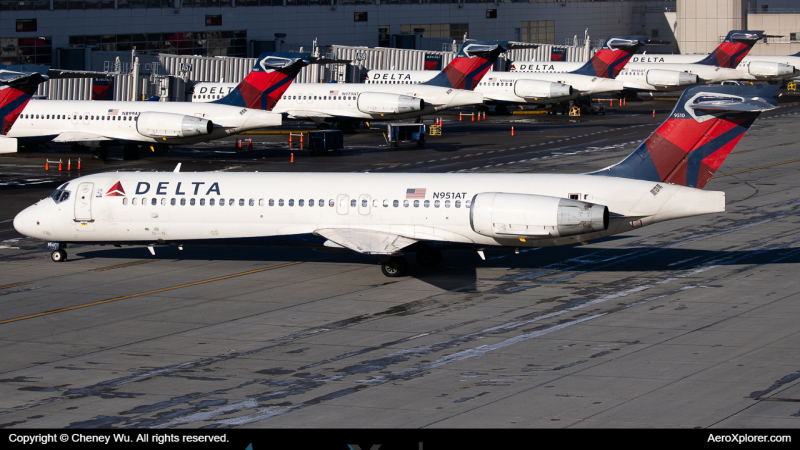 Photo of N981AT - Delta Airlines Boeing 717-200 at DTW on AeroXplorer Aviation Database