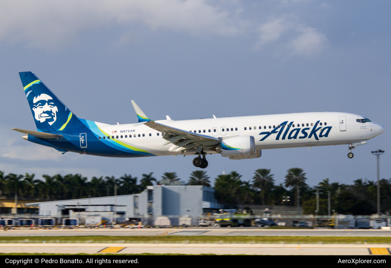 Photo of N972AK - Alaska Airlines Boeing 737 MAX 9 at FLL on AeroXplorer Aviation Database