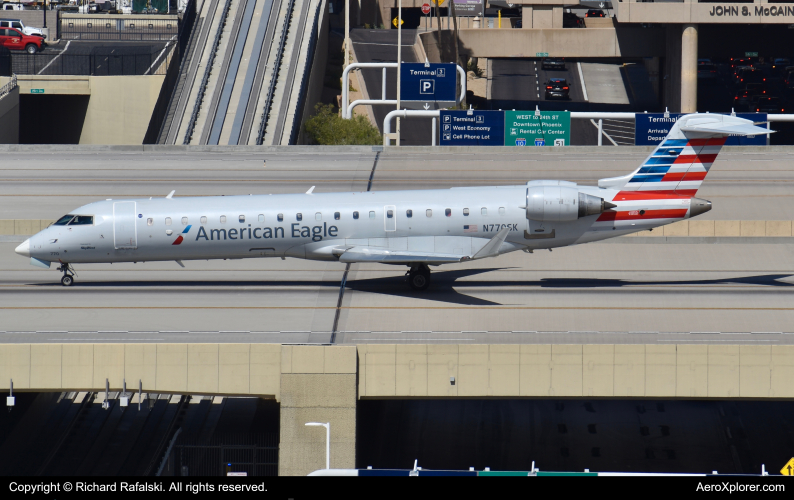 Photo of N770SK - American Eagle Mitsubishi CRJ-700 at PHX on AeroXplorer Aviation Database