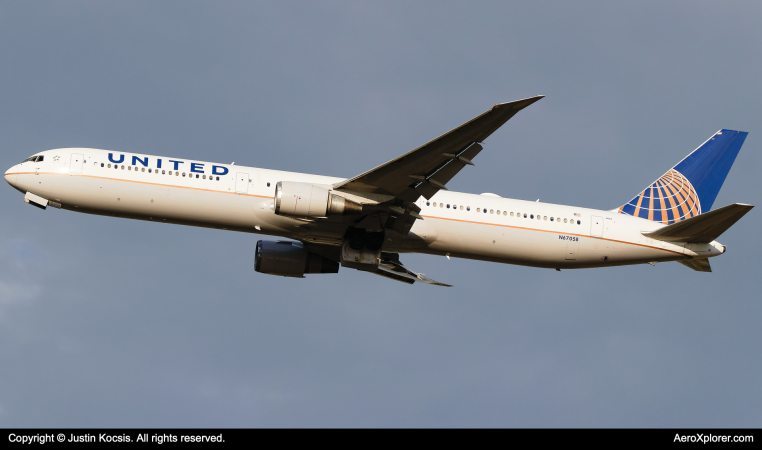 Photo of N67058 - United Airlines Boeing 767-400ER at TPA on AeroXplorer Aviation Database