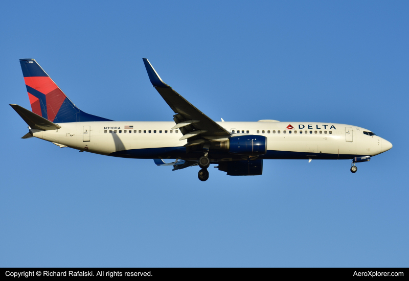 Photo of N390DA - Delta Airlines Boeing 737-800 at MCO on AeroXplorer Aviation Database
