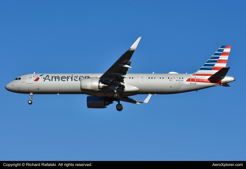 Photo of N401AN - American Airlines Airbus A321NEO at MCO on AeroXplorer Aviation Database