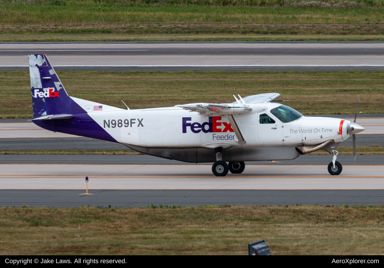 Photo of N989FX - FedEx Cessna 208B Super Cargomaster  at IAD on AeroXplorer Aviation Database