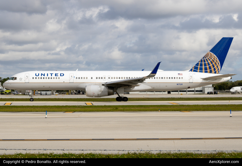 Photo of N17126 - United Airlines Boeing 757-200 at FLL on AeroXplorer Aviation Database