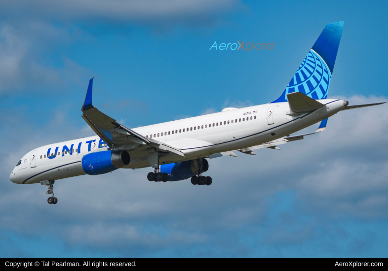 Photo of N13113 - United Airlines Boeing 757-200 at IAD on AeroXplorer Aviation Database