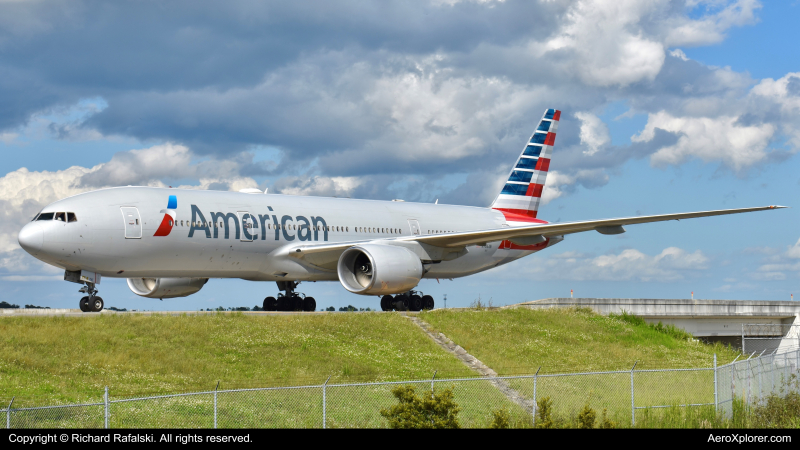 Photo of N786AN - American Airlines  Boeing 777-200ER at MCO on AeroXplorer Aviation Database