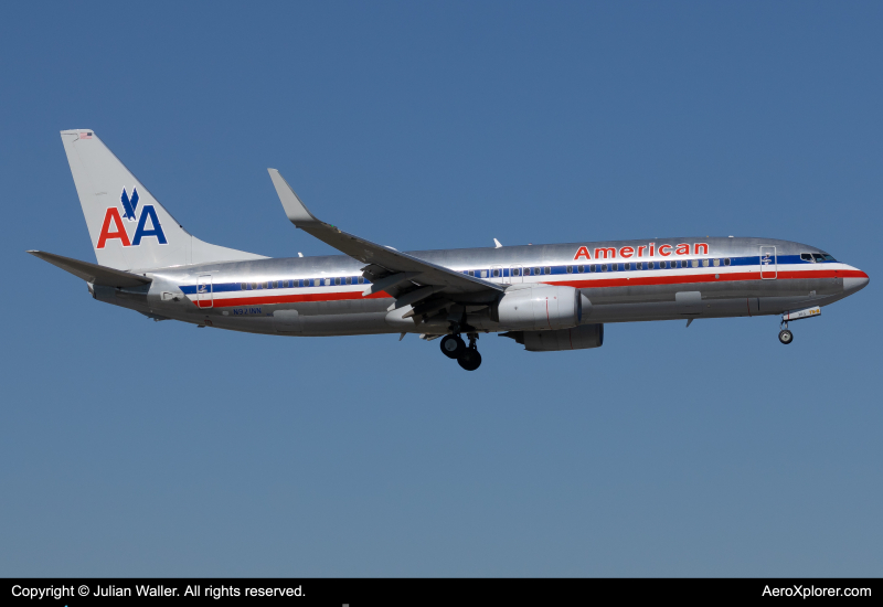 Photo of N921NN - American Airlines Boeing 737-800 at MIA on AeroXplorer Aviation Database