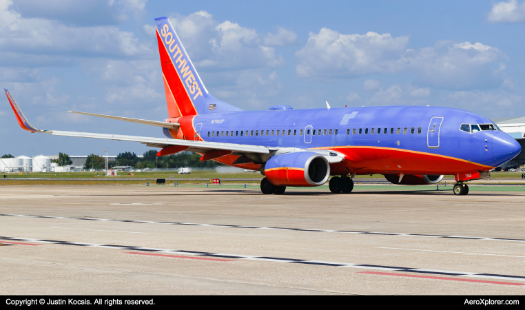 Photo of N7813P - Southwest Airlines Boeing 737-700 at TPA on AeroXplorer Aviation Database