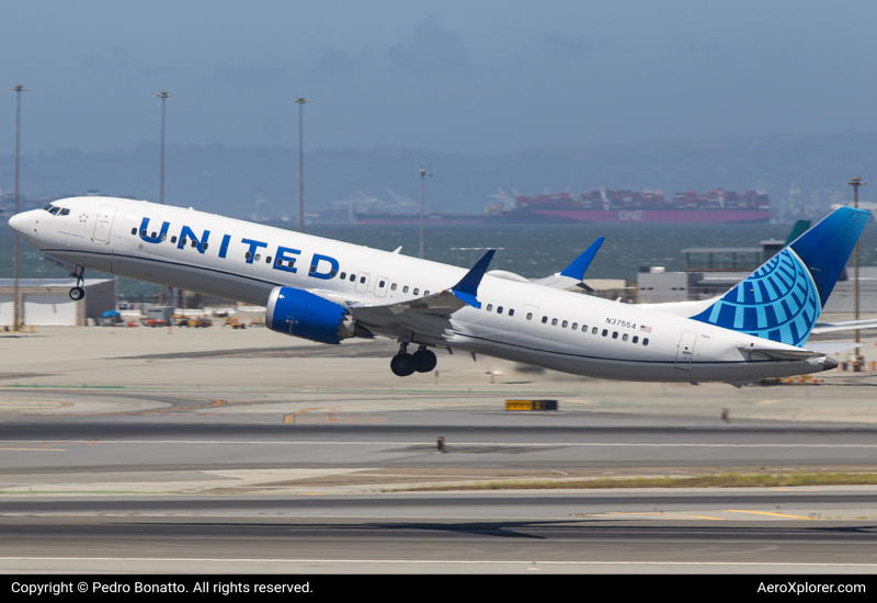 Photo of N37554 - United Airlines Boeing 737 MAX 9 at SFO on AeroXplorer Aviation Database