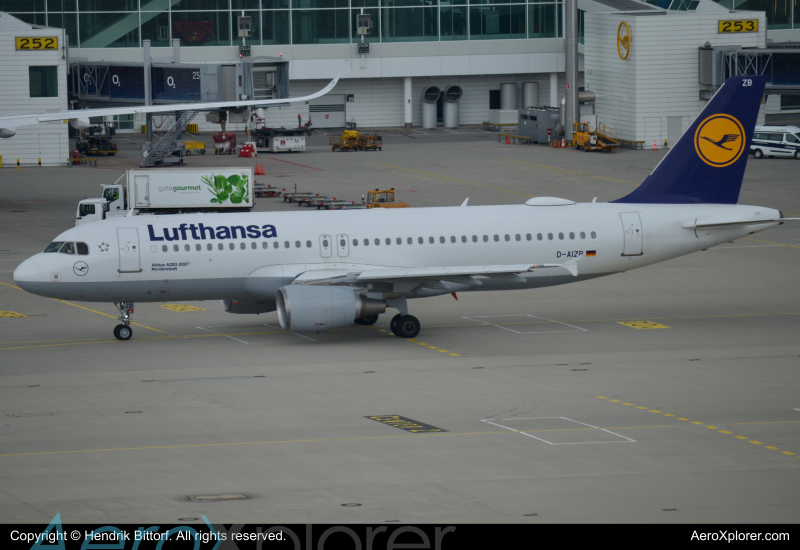 Photo of D-AIZP - Lufthansa Airbus A320 at MUC on AeroXplorer Aviation Database