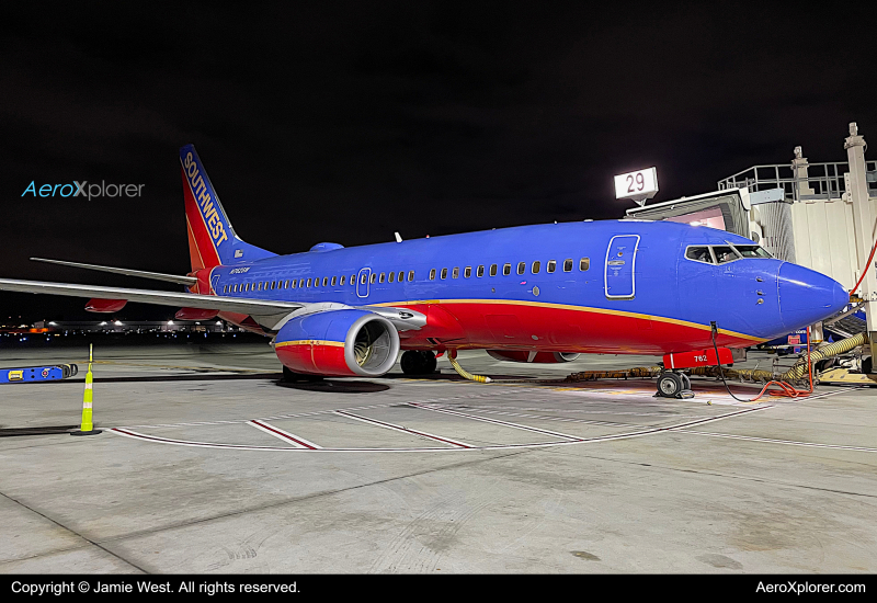 Photo of N762SW - Southwest Airlines Boeing 737-700 at SJC on AeroXplorer Aviation Database