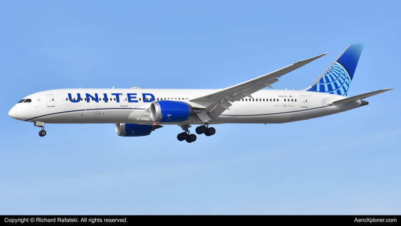 Photo of N29975 - United Airlines Boeing 787-9 at ORD on AeroXplorer Aviation Database