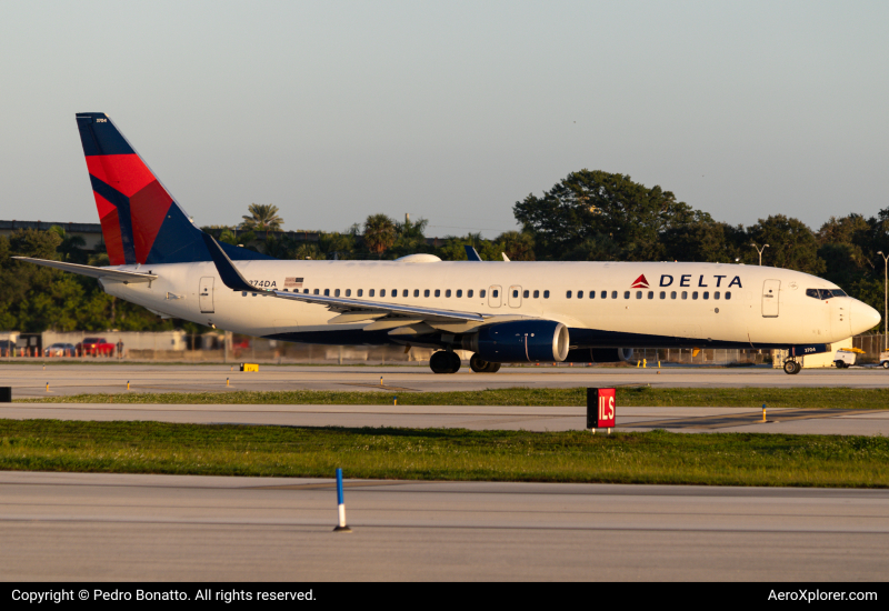 Photo of N374DA - Delta Airlines Boeing 737-800 at FLL on AeroXplorer Aviation Database