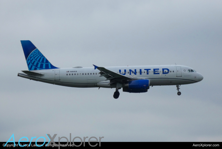 Photo of N414UA - United Airlines Airbus A320 at YYZ on AeroXplorer Aviation Database