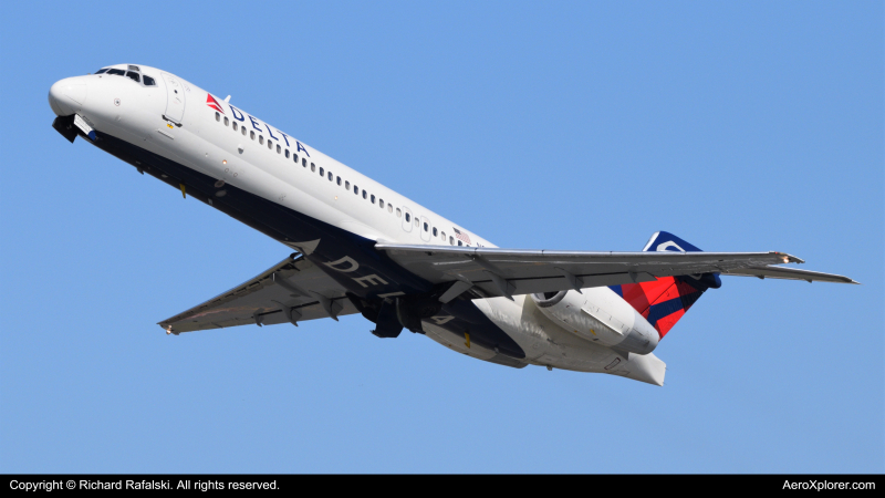 Photo of N986AT - Delta Airlines Boeing 717-200 at DAB on AeroXplorer Aviation Database