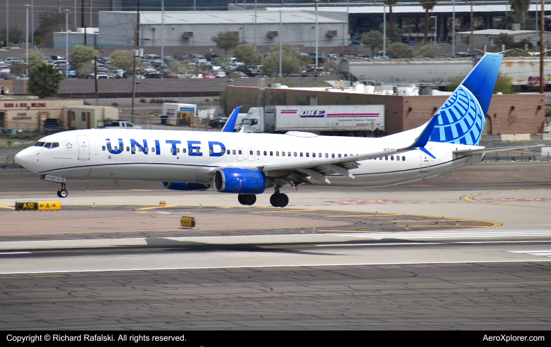 Photo of N71411 - United Airlines Boeing 737-900 at PHX on AeroXplorer Aviation Database