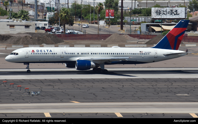 Photo of N684DA - Delta Airlines Boeing 757-200 at PHX on AeroXplorer Aviation Database