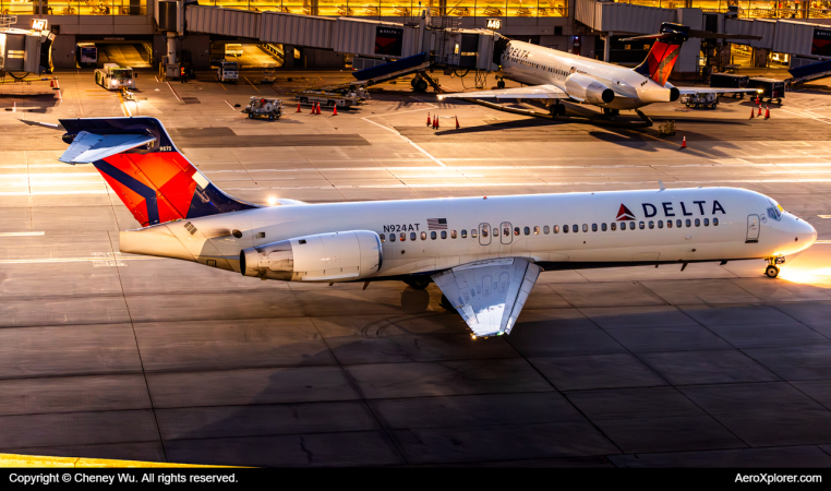 Photo of N924AT - Delta Airlines Boeing 717-200 at DTW on AeroXplorer Aviation Database