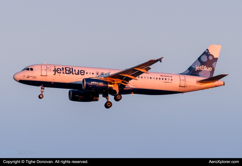 Photo of N658JB - JetBlue Airways Airbus A320 at BOS on AeroXplorer Aviation Database