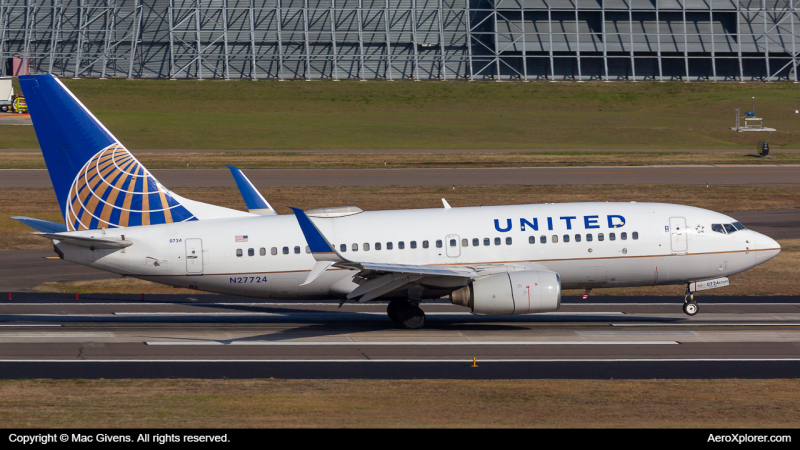 Photo of N27724 - United Airlines Boeing 737-700 at TPA on AeroXplorer Aviation Database
