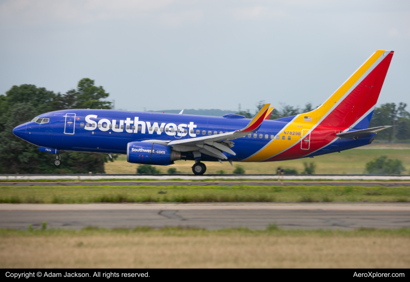 Photo of N7829B - Southwest Airlines Boeing 737-700 at IAD on AeroXplorer Aviation Database