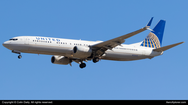 Photo of N75410 - United Airlines Boeing 737-900 at IAH on AeroXplorer Aviation Database