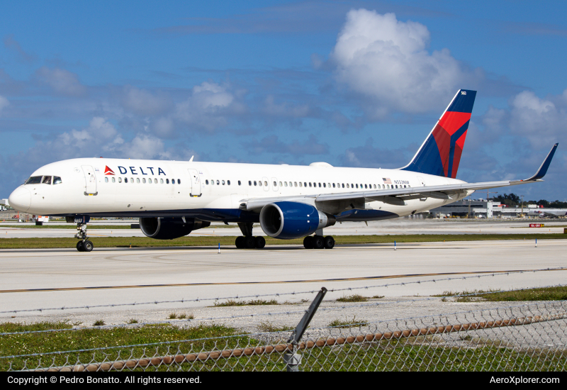 Photo of N553NW  - Delta Airlines Boeing 757-200 at FLL on AeroXplorer Aviation Database