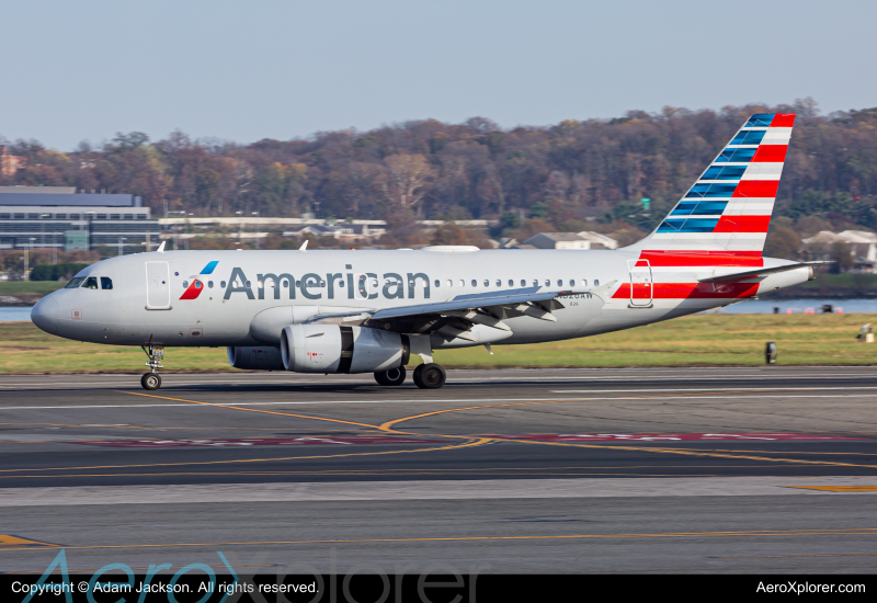 Photo of N826AW - American Airlines Airbus A319 at DCA on AeroXplorer Aviation Database